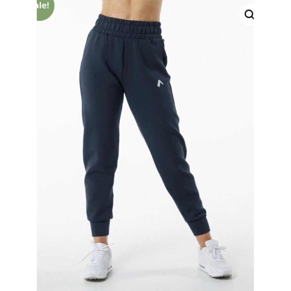 Alphalete Large Women’s ELMTS Relaxed Cuffed Jogger - Navy Blue Small C1 - Picture 2 of 11